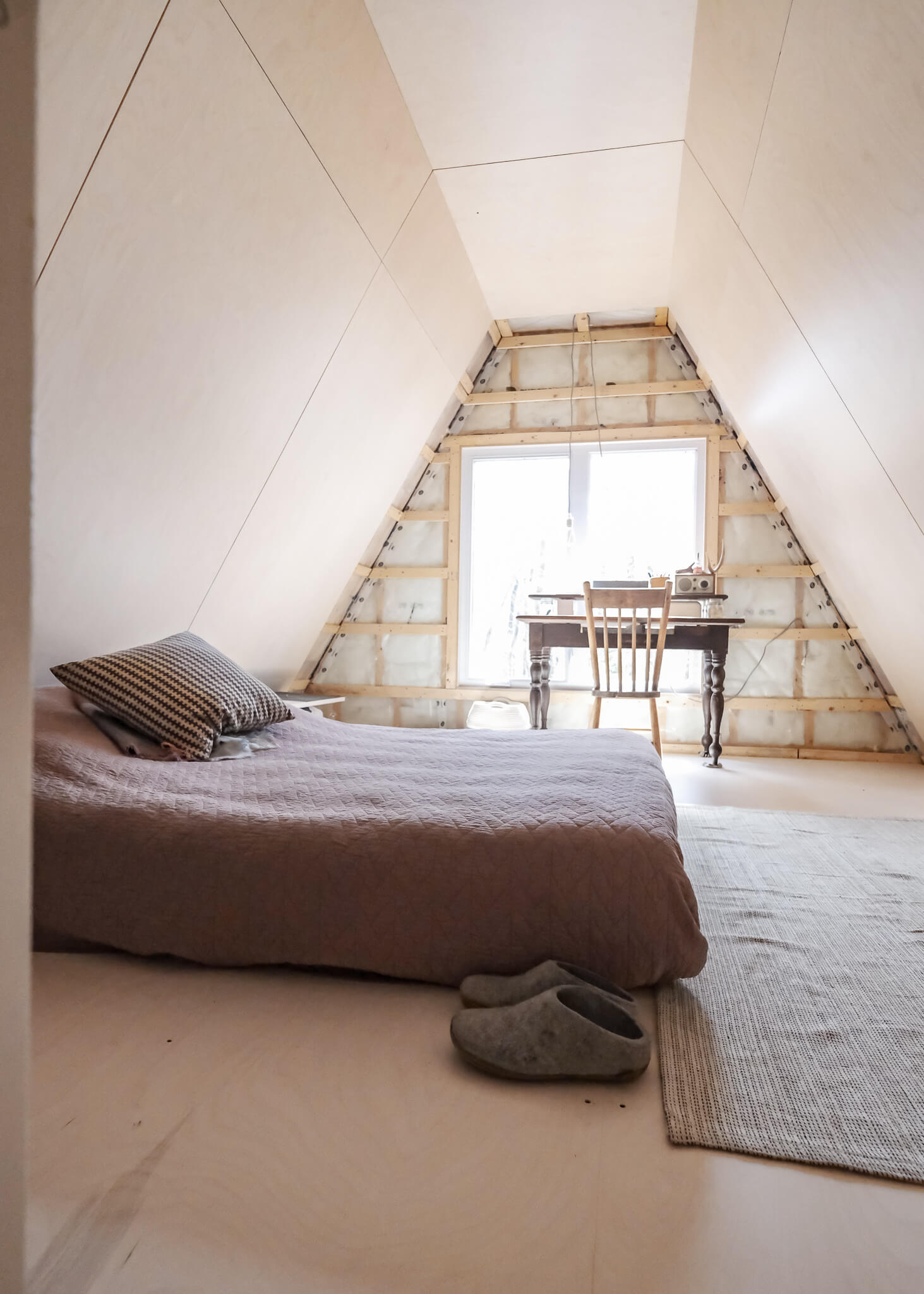 offgrid-campdebase Chambre à coucher lumineuse