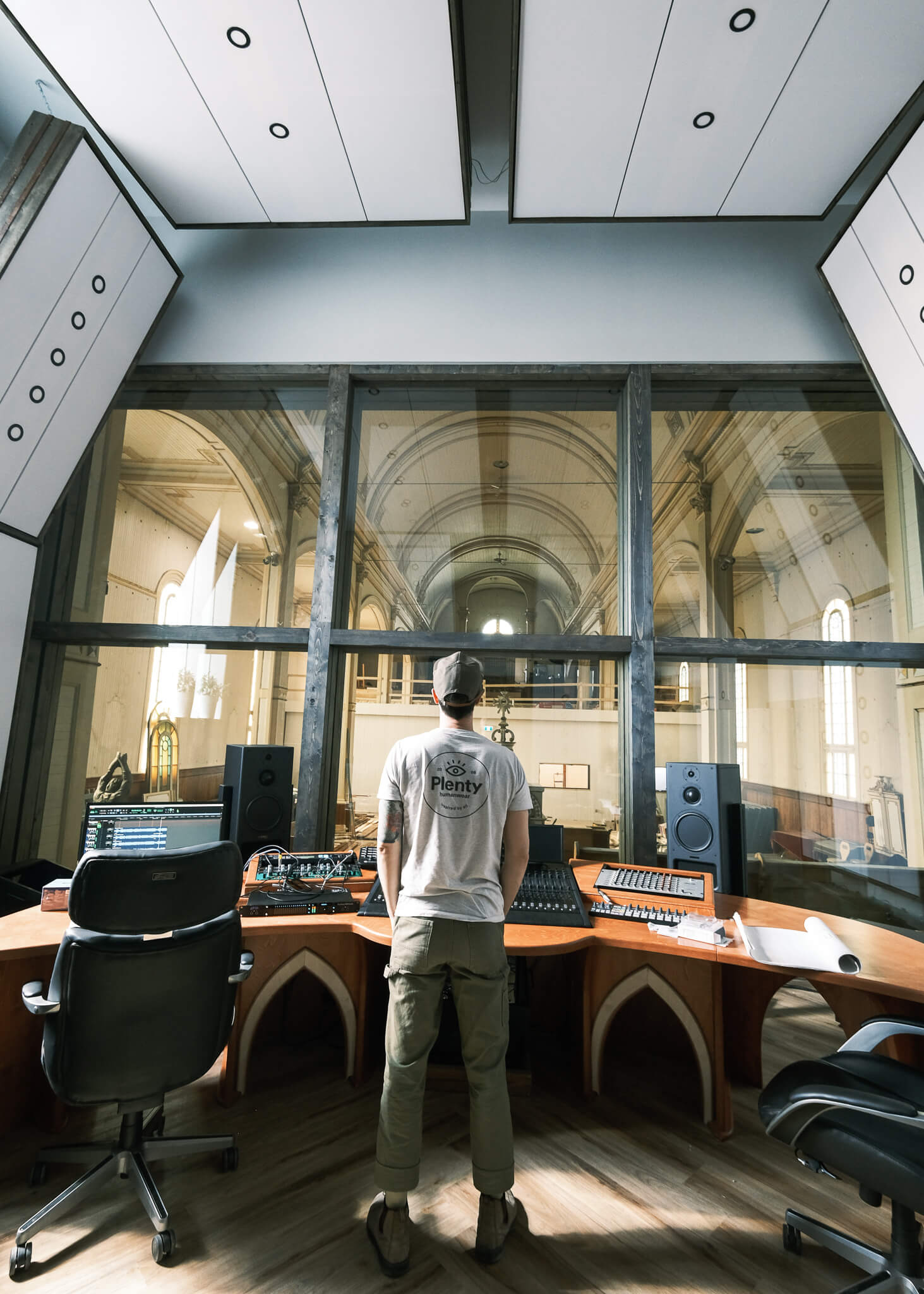 Homme dans studio - S'établir à Saint-Adrien