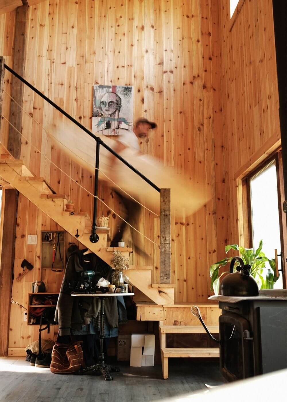 vivre-off-grid-maison-camp-de-base Escalier intérieur maison - vivre-off-grid