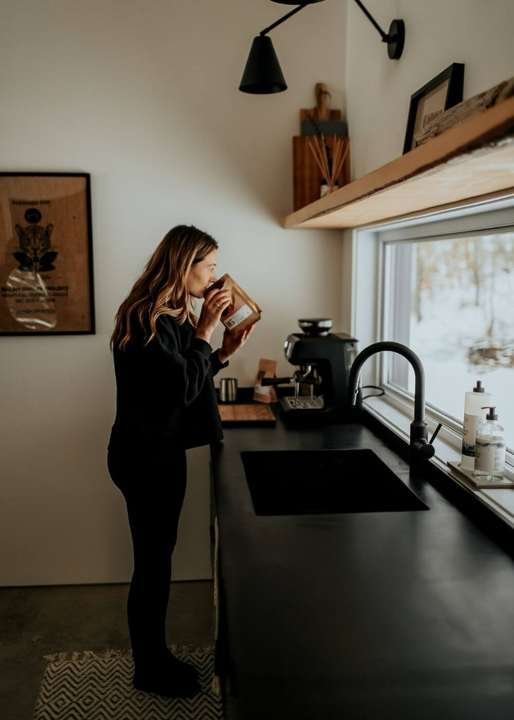 Breville x CampDeBase karolina qui sent du café de troisième vague