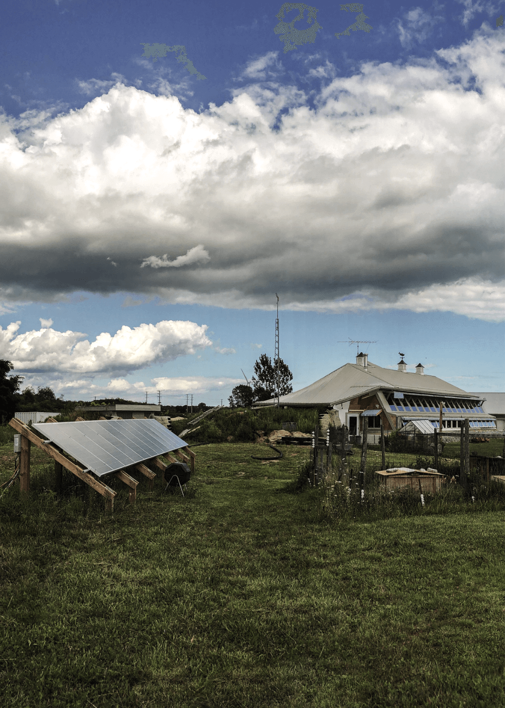 camp de base système solaire maison écoresponsable Maison off grid panneaux solaires