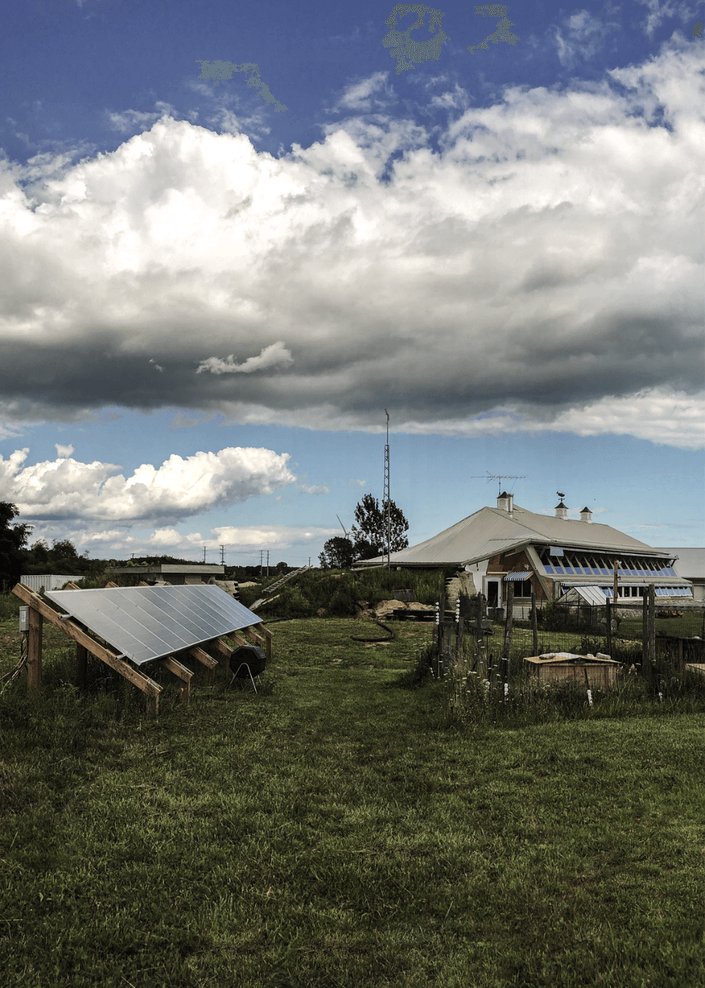 Maison off grid panneaux solaires