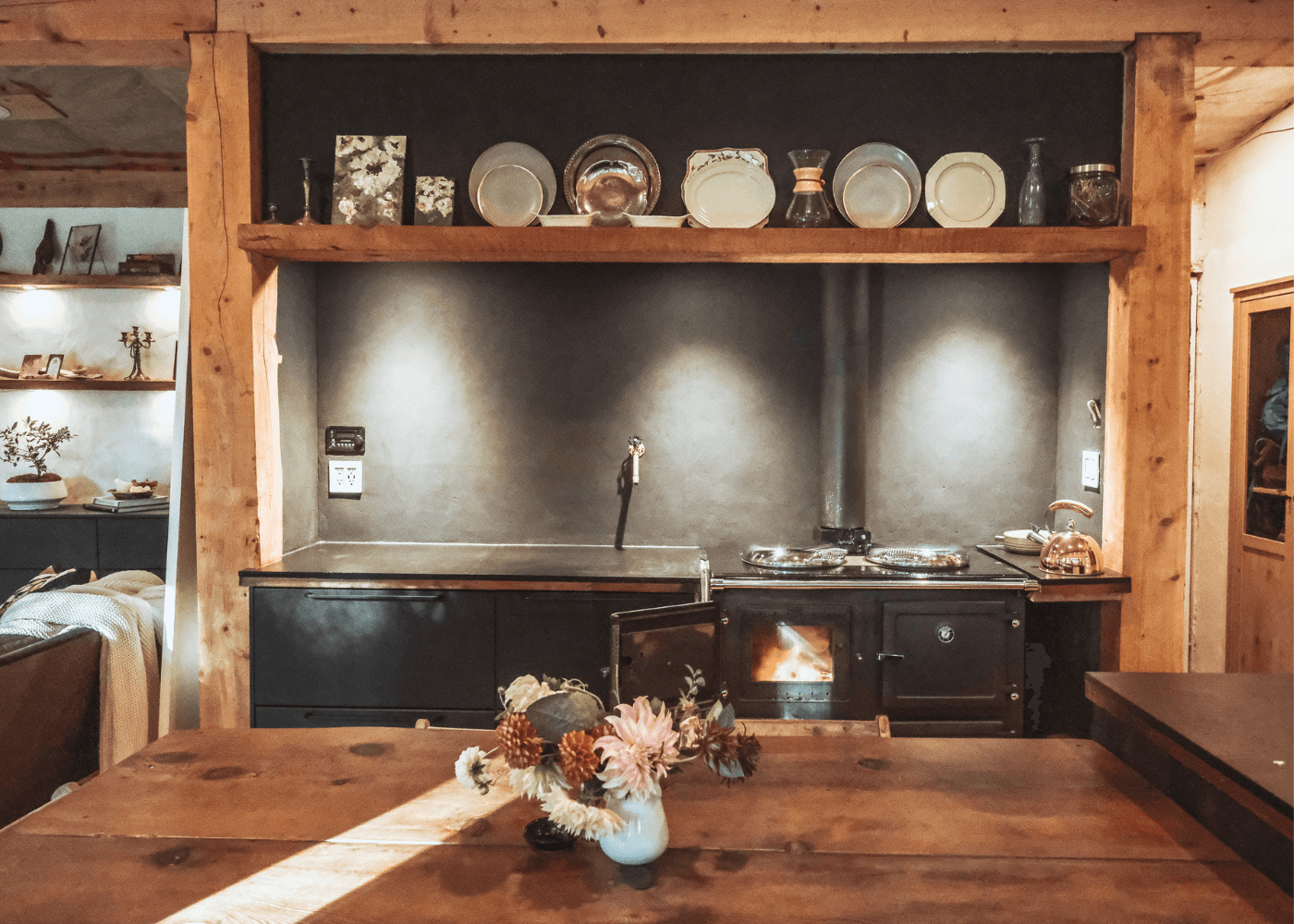 camp de base vie sur une île isolée cuisine maison alternative - vie sur une île isolée