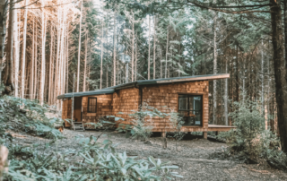 camp de base vie sur une île isolée